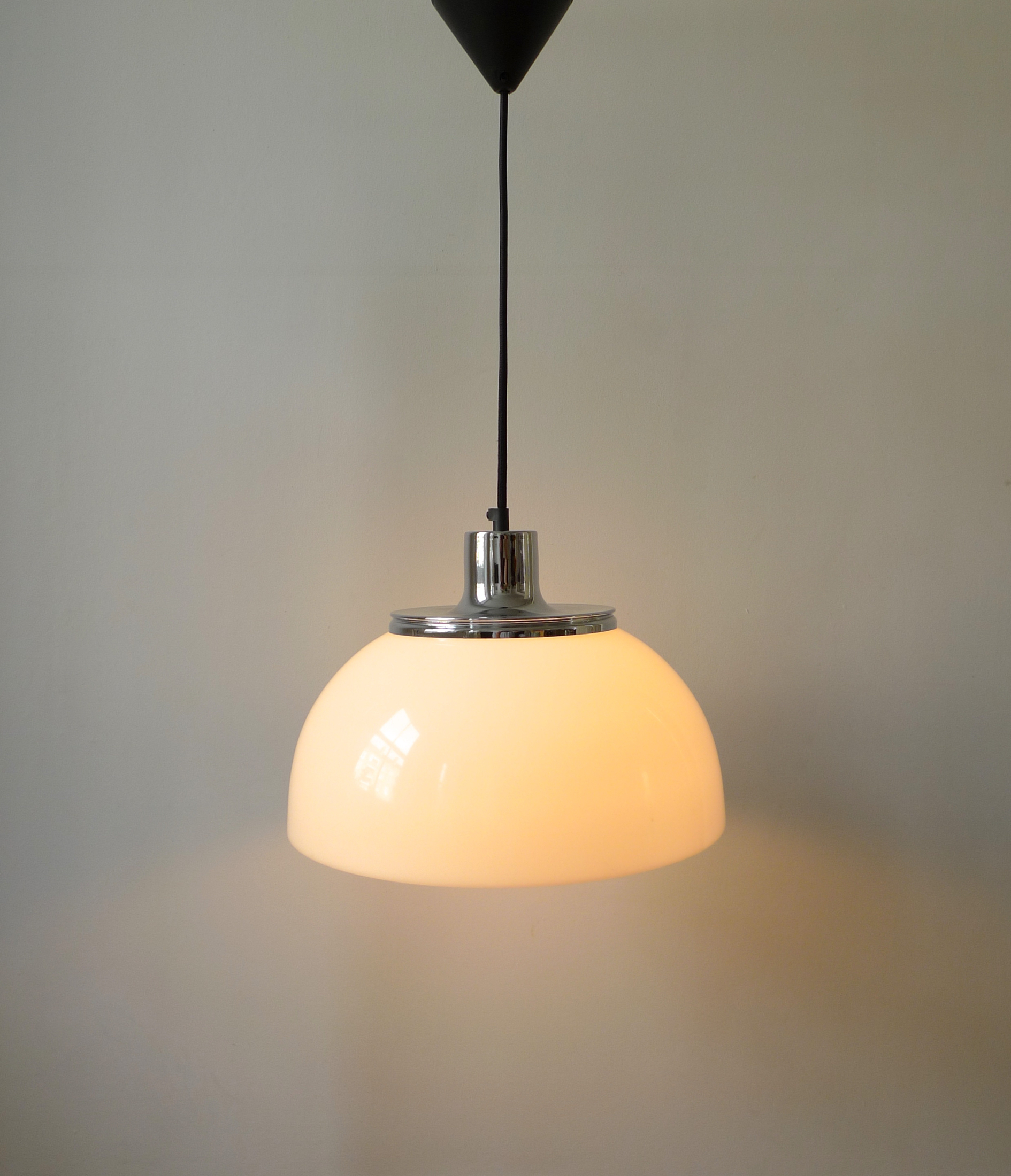 Harvey Guzzini "2240" White Pendant Ceiling Light, 1970s