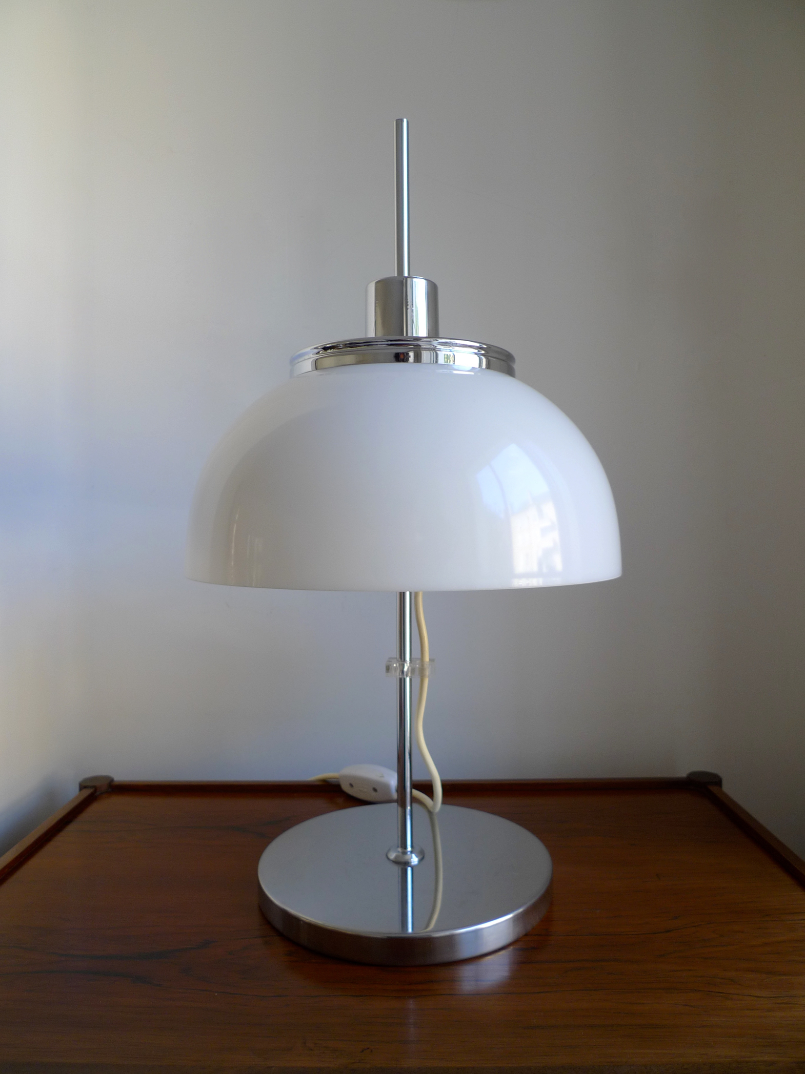 Space Age Harvey Guzzini “Faro” White Adjustable Table Lamp, 1970s